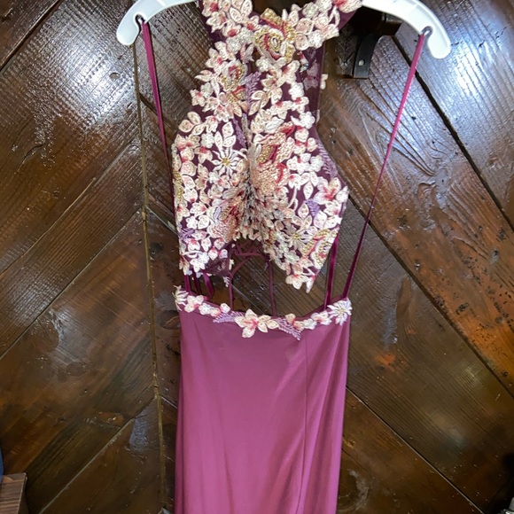 Only worn once and looks brand new!! - Picture 4 of 8